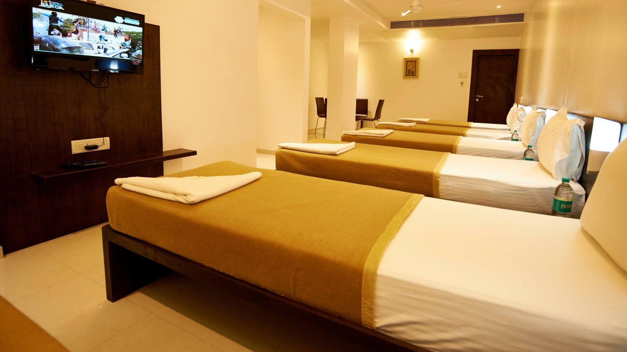 Hotel Golden View Sirdi Kültér fotó