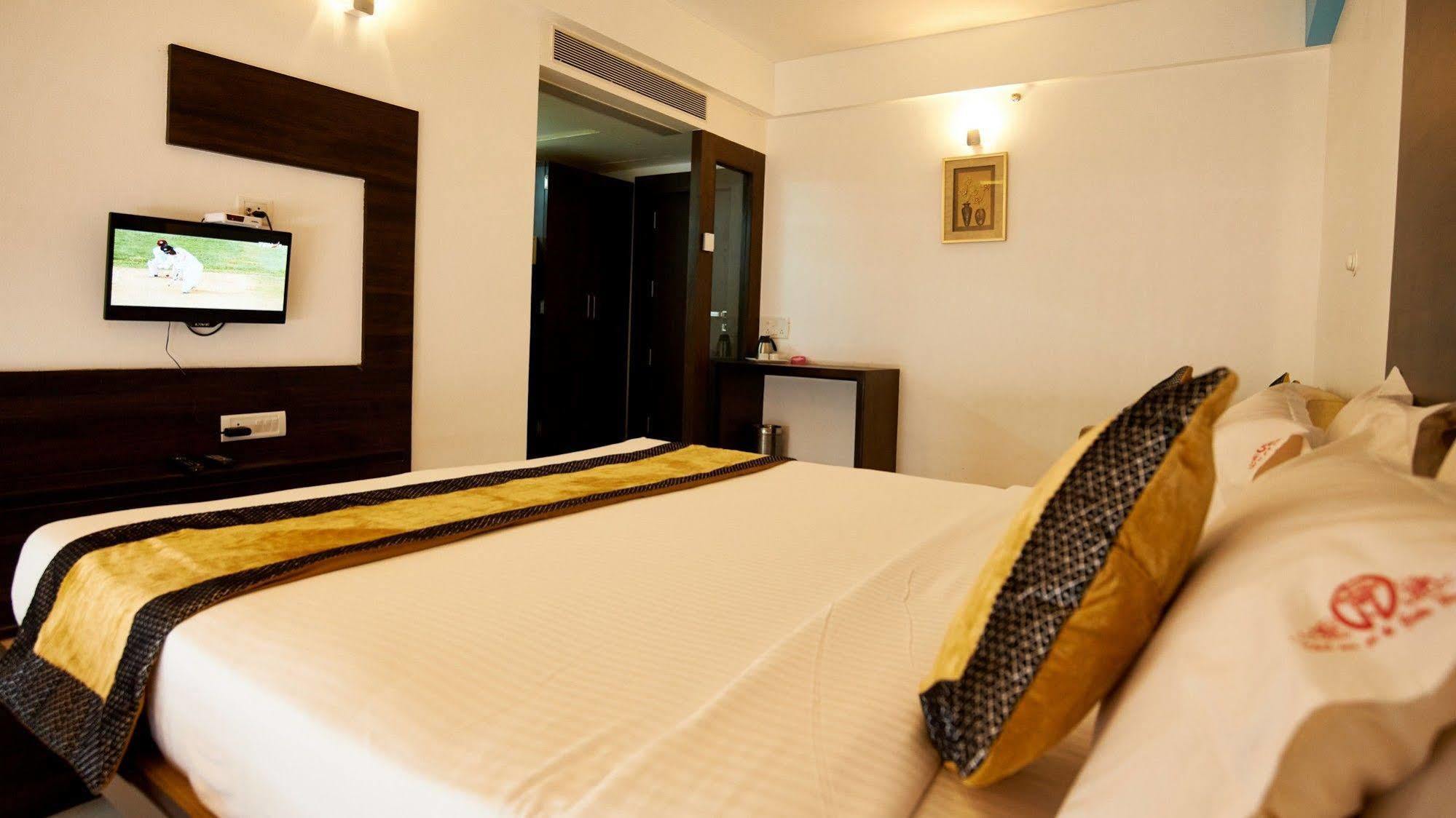 Hotel Golden View Sirdi Kültér fotó
