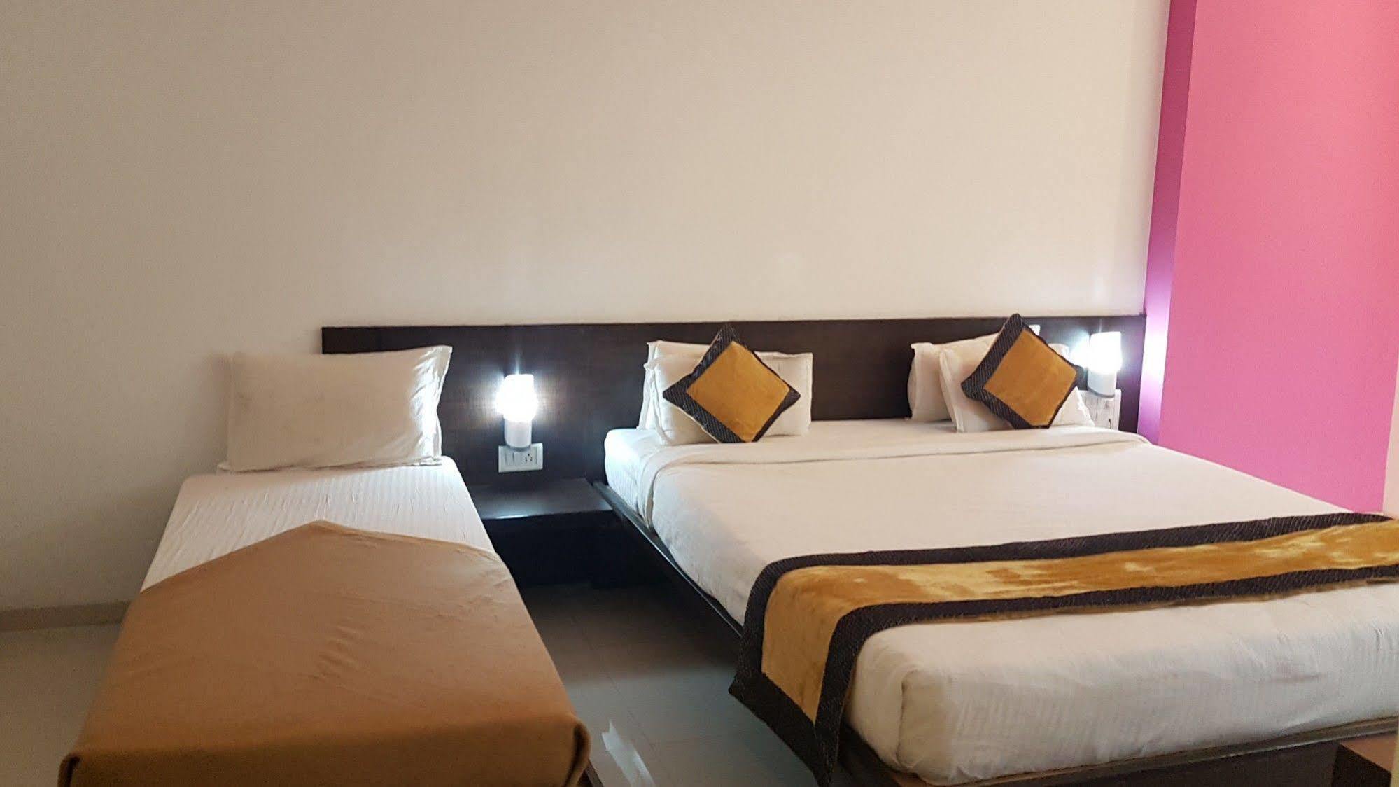 Hotel Golden View Sirdi Kültér fotó